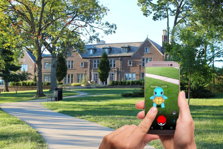 Pokémon Go vs. Sicherheit – Gratis-Apps gefährden Ihren Datenschutz (Bezahlung durch personenbezogene Daten) und Menschen im Straßenverkehr